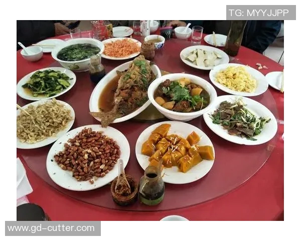 足球巨星挥手告别赛场瞬间定格永恒回忆与荣耀交织的感人时刻