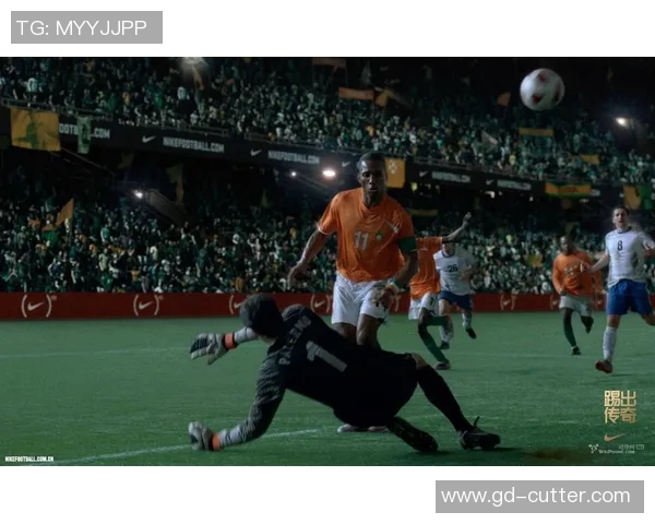 足球明星与耐克品牌标志同框合影展现运动魅力与时尚风采